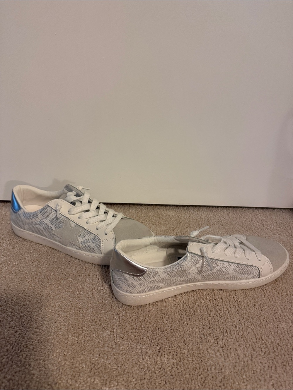 Vintage White & Silver Low-Top Sneakers with Blue Heel Accent